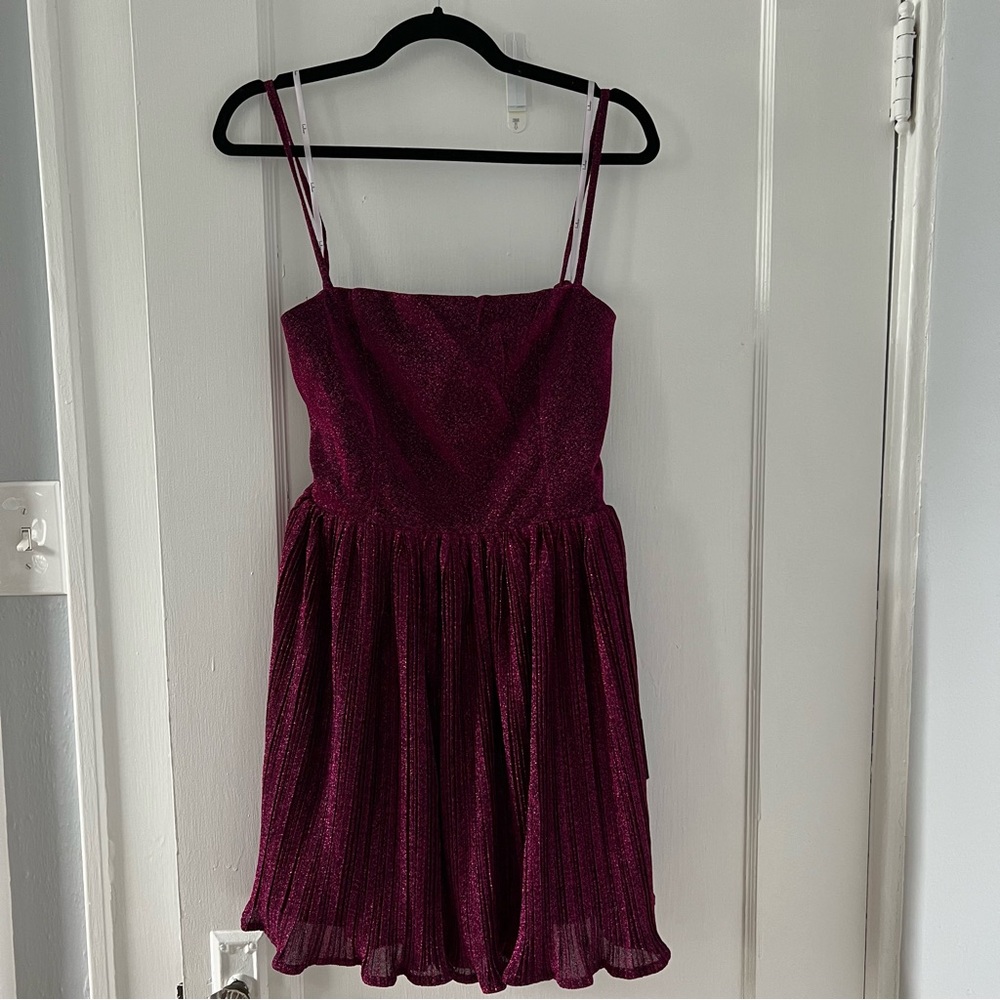 Magenta short lace up dress Lulus size large, NWT ‘ever worn